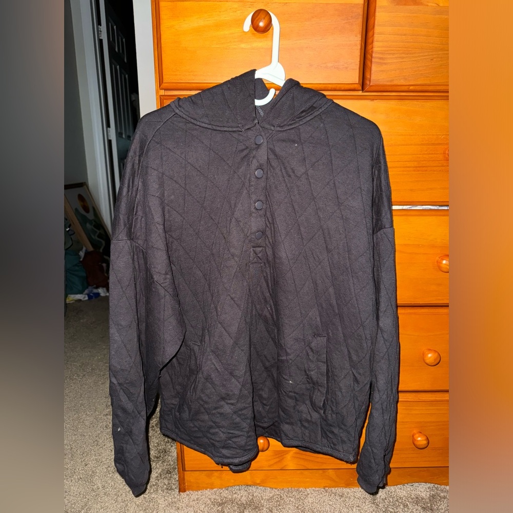 Women’s black pullover sweater cozy